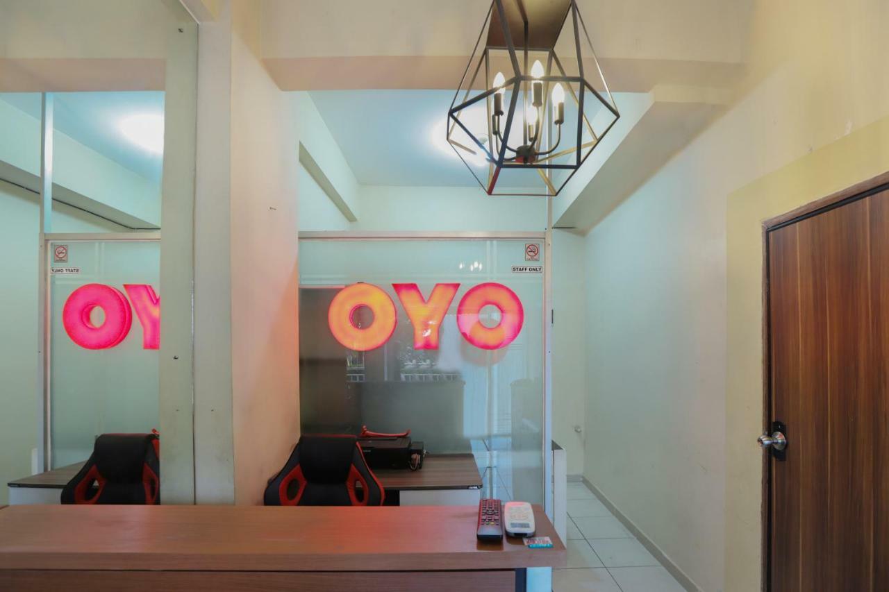 Oyo 909 Lauv Grand Centerpoint Tower B Hotel 2*
